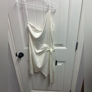 Lulus one sleeve white dress. New with tags. Size large.